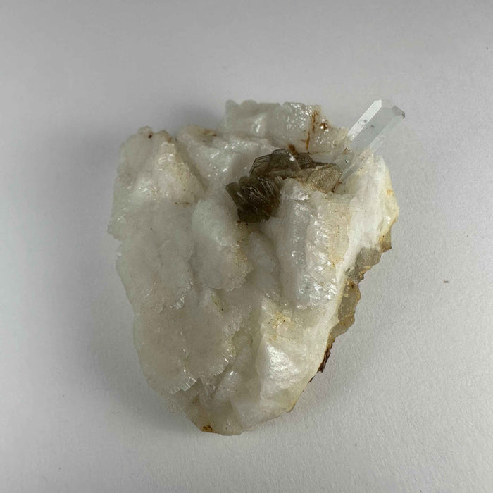 Aquamarine on Albite with Muscovite from Shigar Valley, Skardu, Pakistan - Smokin Resin Company