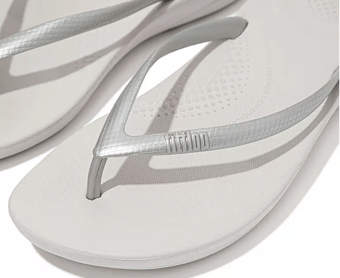 FitFlop IQUSHION Ergonomic Flip - Flops Silver | Dotique - Dotique - Dotique
